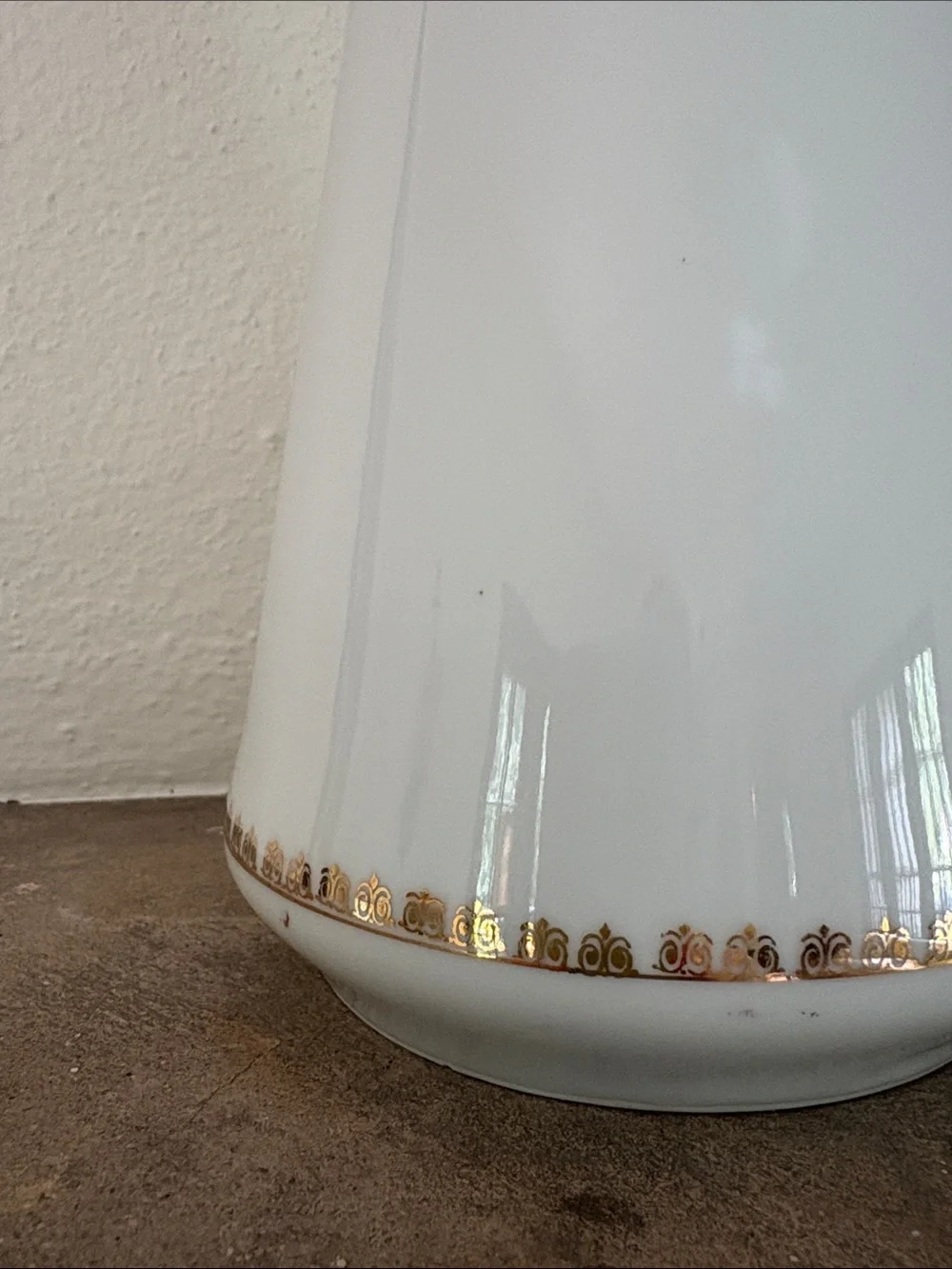 1895 Hohenzollern Chocolate Pot with lid.